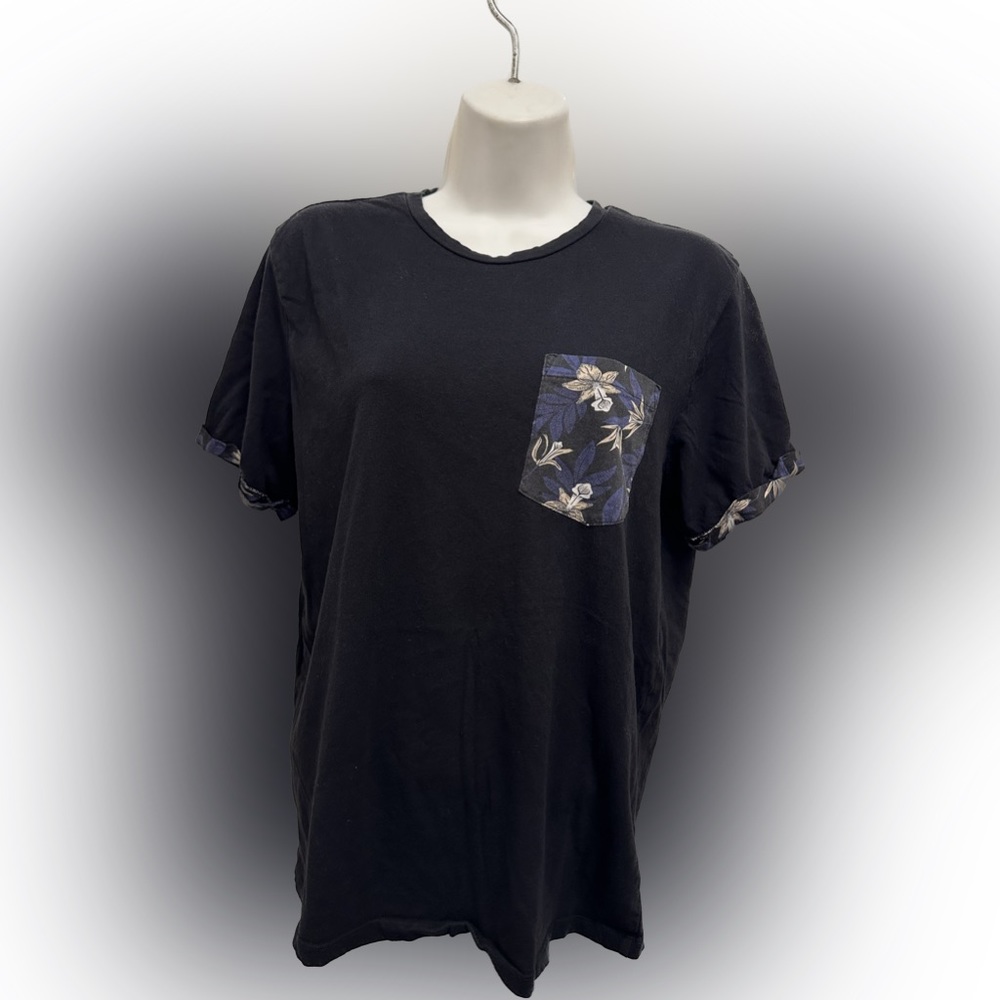 H&M Women’s Black soft Tee w/floral pocket Sz M